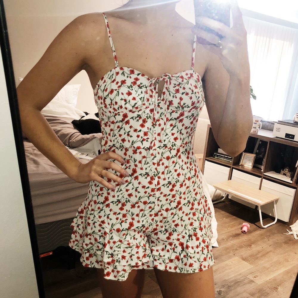 Princess Polly Rose Romper - Picture 4 of 5